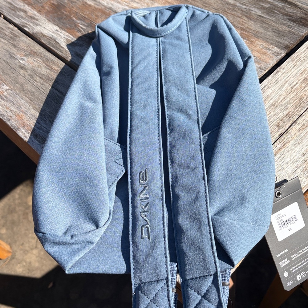Dakine Cosmo 6.5L Blue Backpack/NWT - Picture 13 of 13